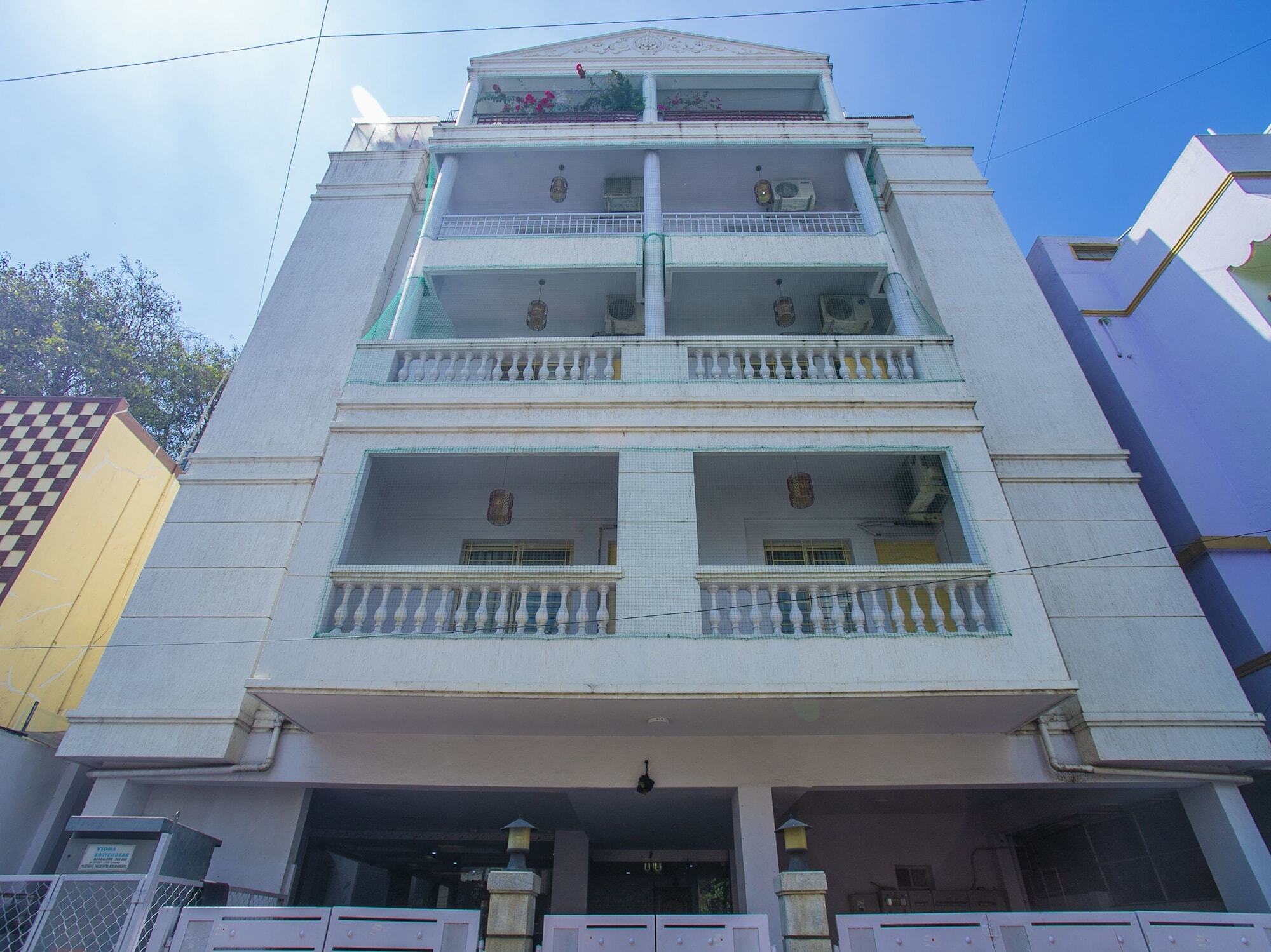 Oyo 23360 White Bricks Inn بنغالور المظهر الخارجي الصورة