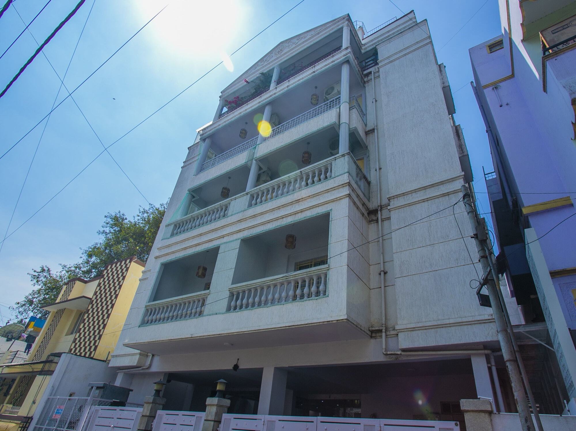 Oyo 23360 White Bricks Inn بنغالور المظهر الخارجي الصورة